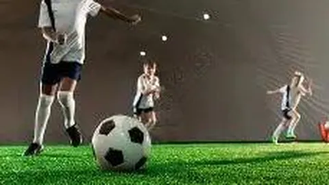 “申花头球逆袭河南，吴曦进球助球队领跑积分榜”