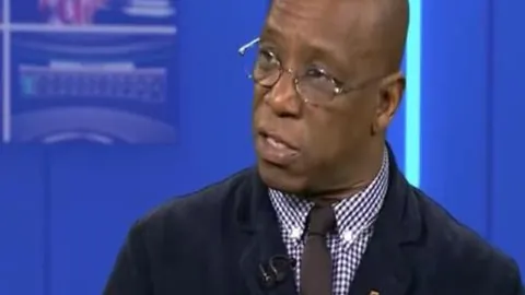 诺伊尔回归拜仁基地，重启跑步康复训练之旅